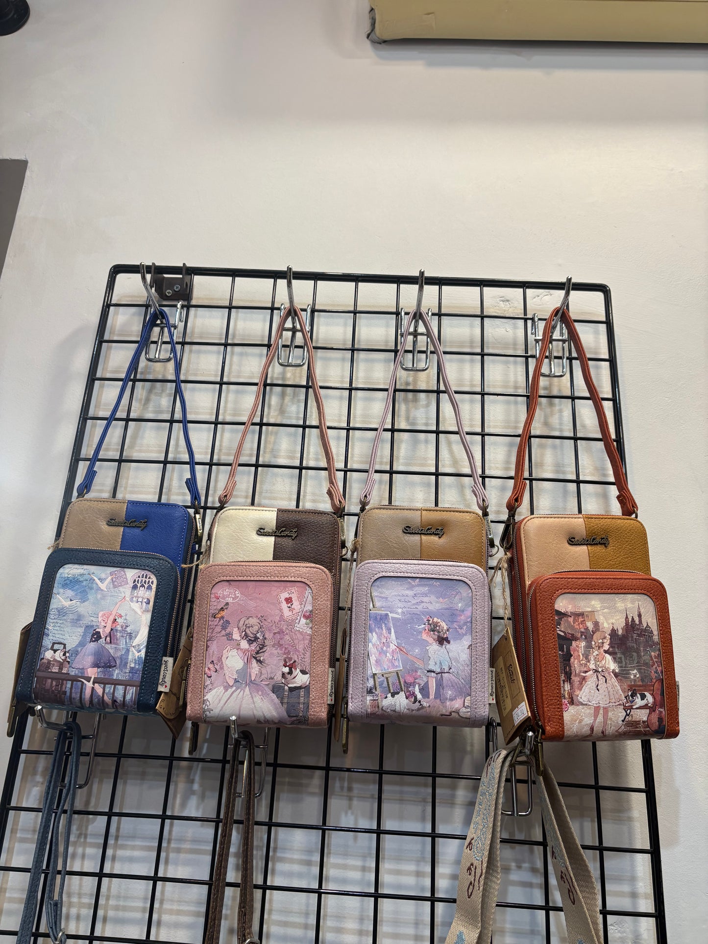 Borsetta portacellulare a tre tasche Dreamy Girls in 4 fantasie