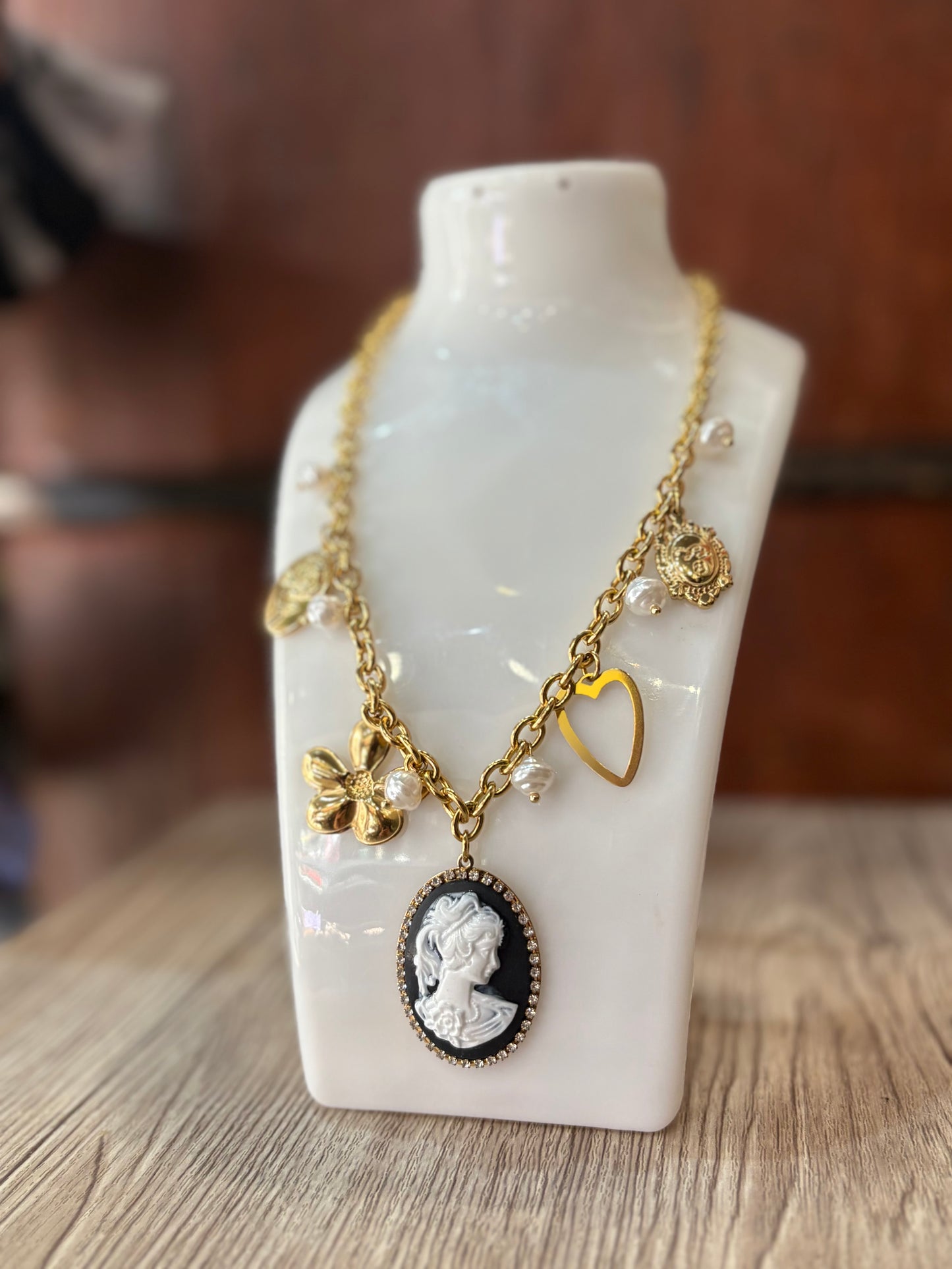 Collana con cammeo in stile vittoriano