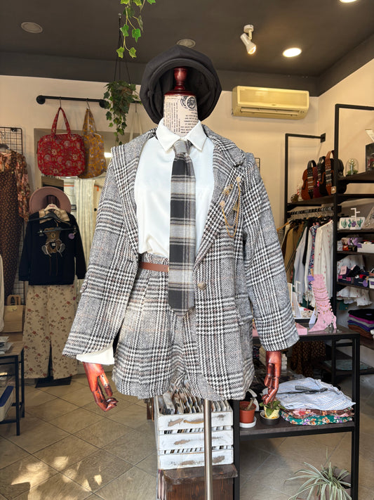 Completo College giacca con spille + shorts