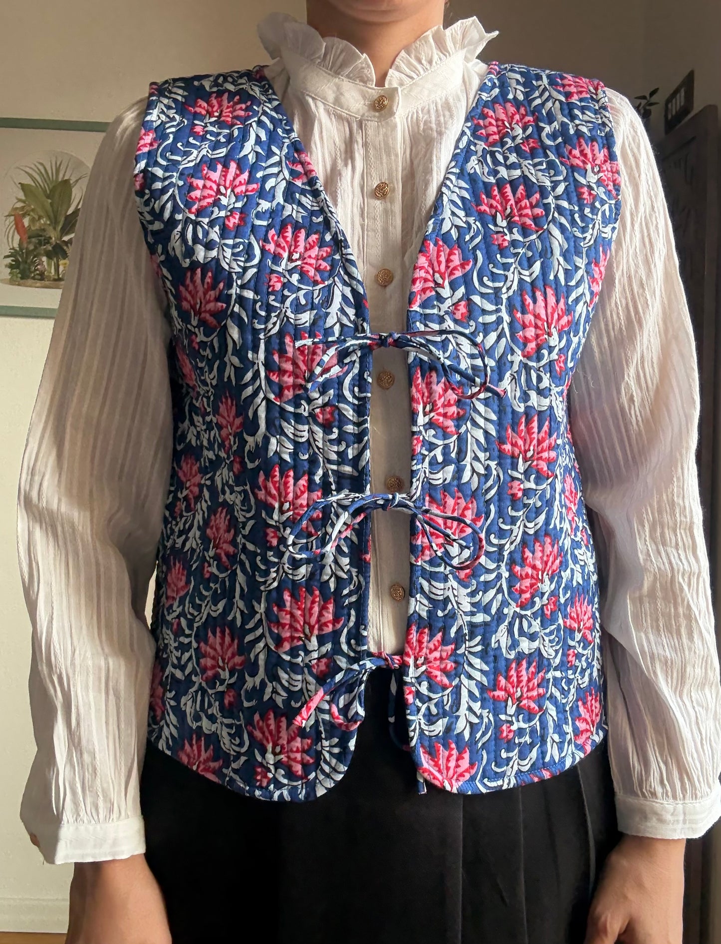 Gilet boho indiano in 100% cotone trapuntato con motivo floreale