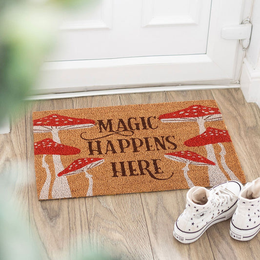 PREORDINE (In arrivo dal 3 agosto) Zerbino in Fibra di Cocco "Magic Happens Here" con Funghi – Tappeto d'Ingresso Incantato