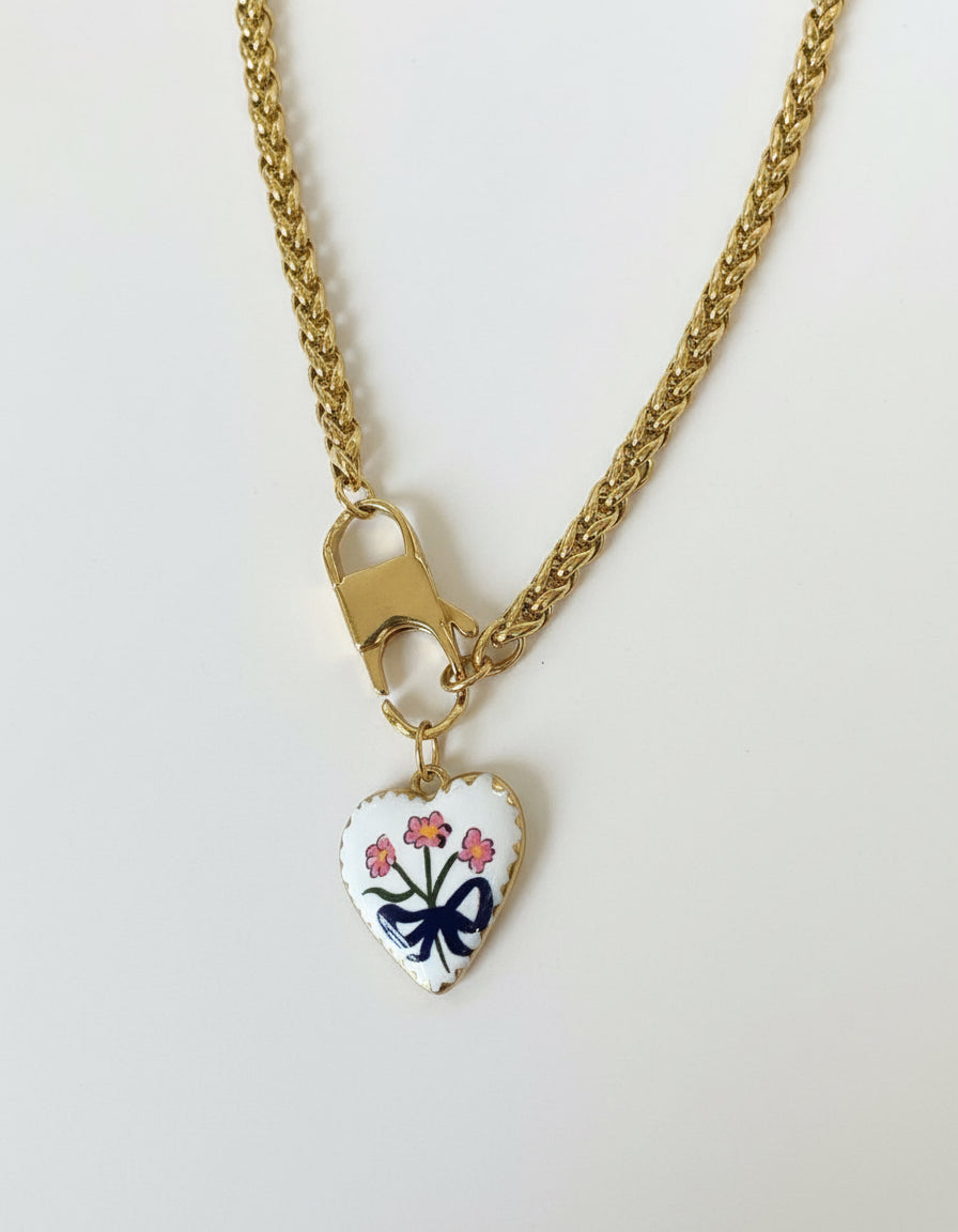Collana in acciaio inossidabile color oro con ciondolo smaltato floreale