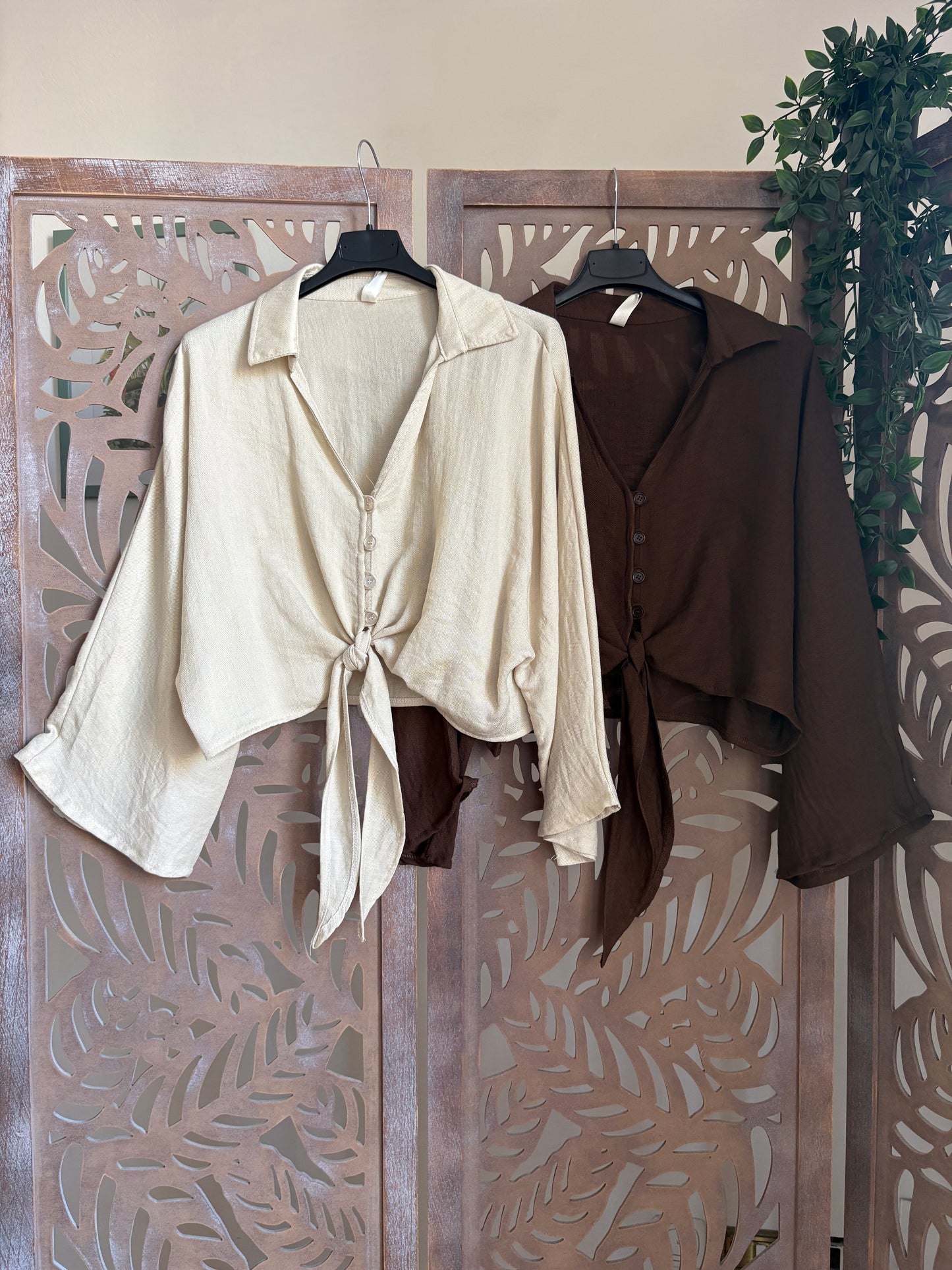 Blusa Crop con Nodo Frontale - In 2 Colori
