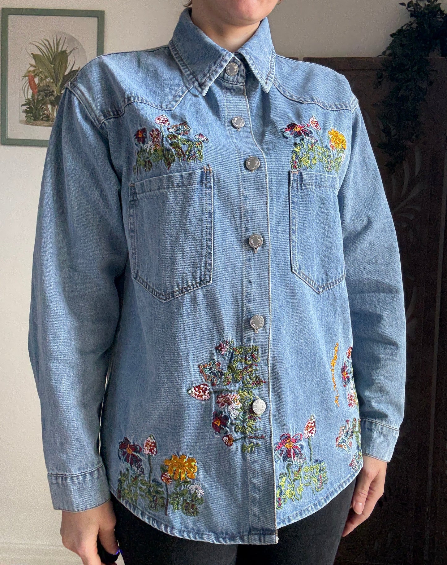 Camicia Denim Wildflower con ricami floreali