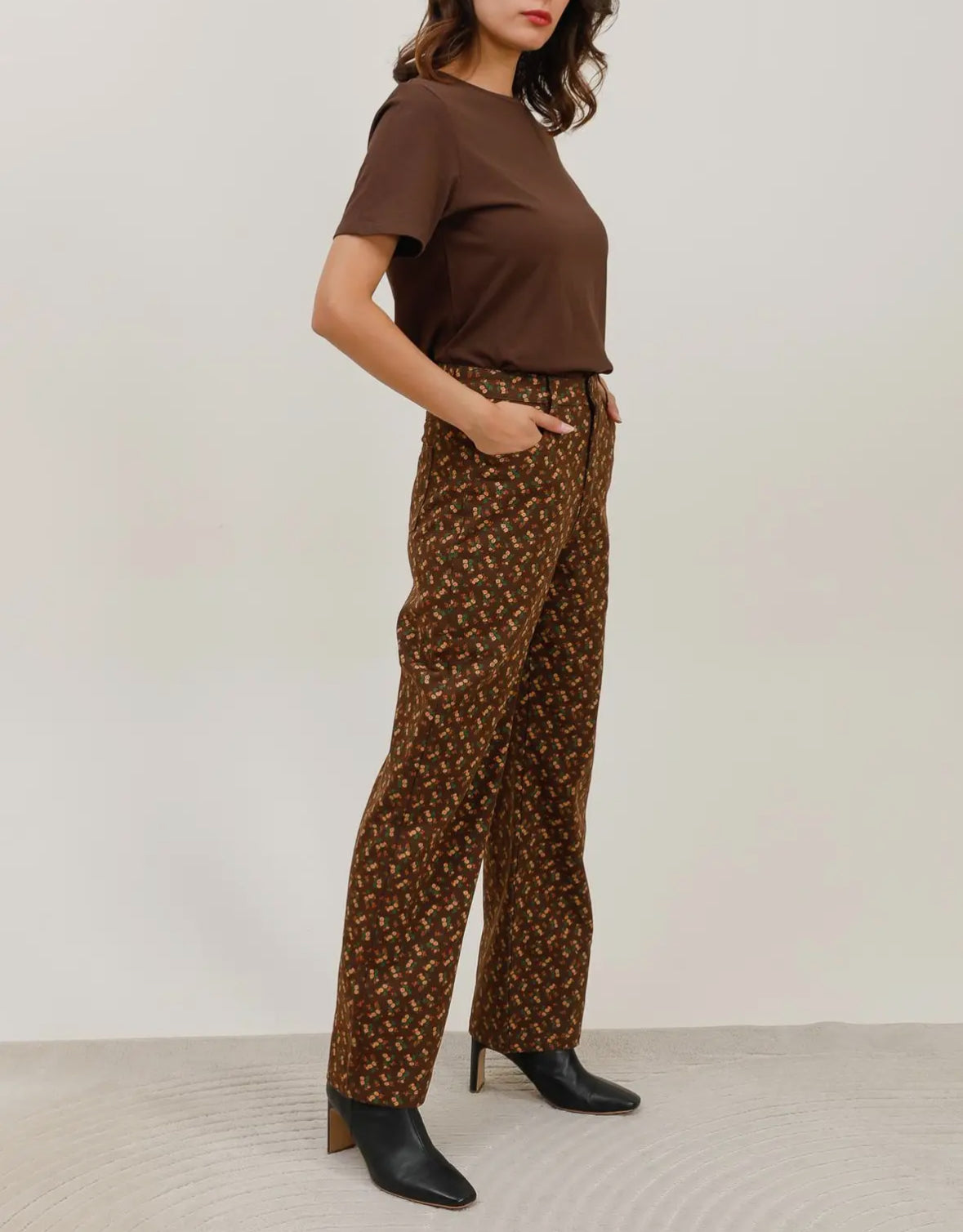 Jeans marroni floreali vita alta a gamba larga