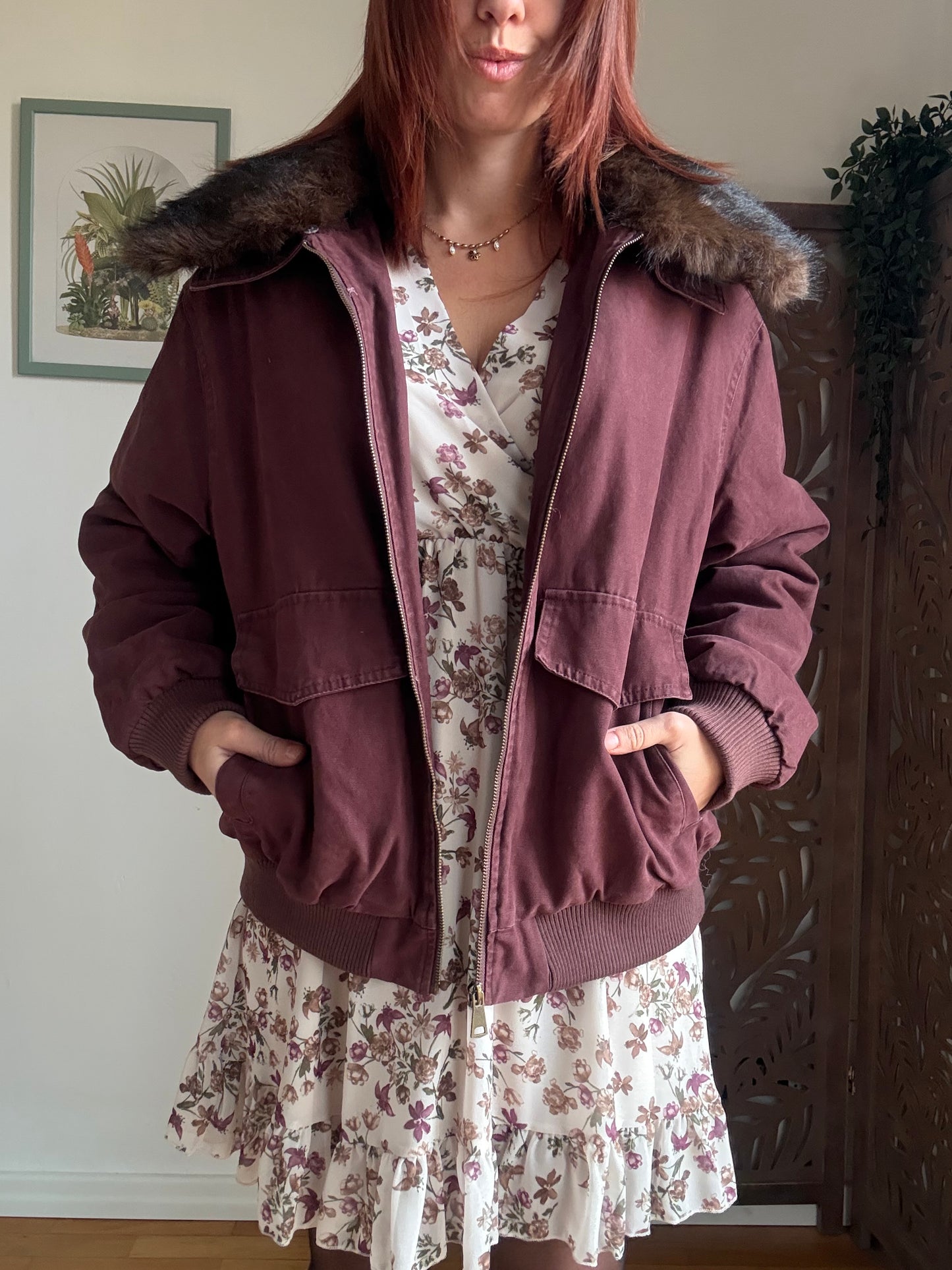 Giaccone oversize in cotone bordeaux con collo in ecopelliccia removibile