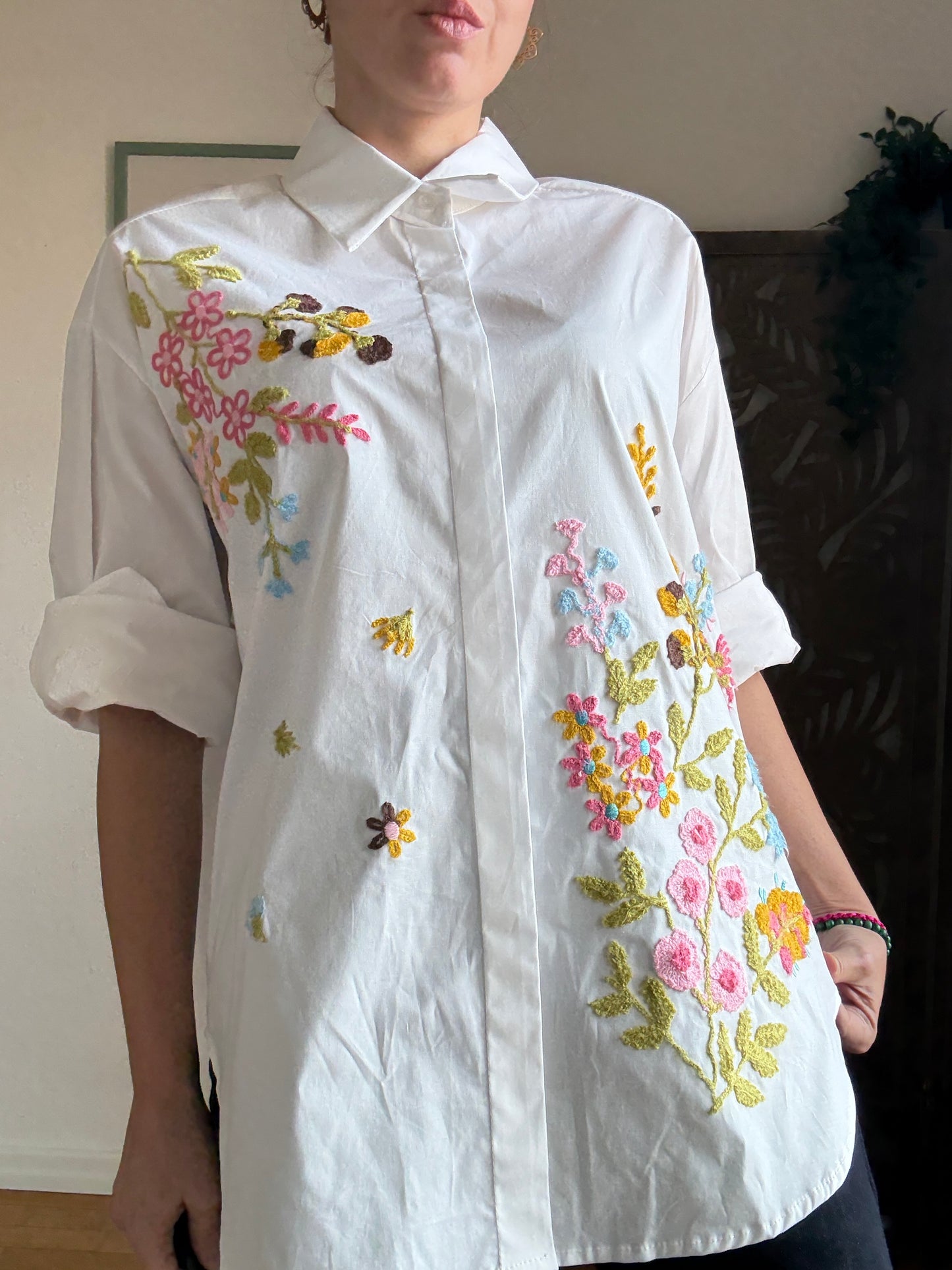 Camicia Oversize in Cotone con Ricami Floreali