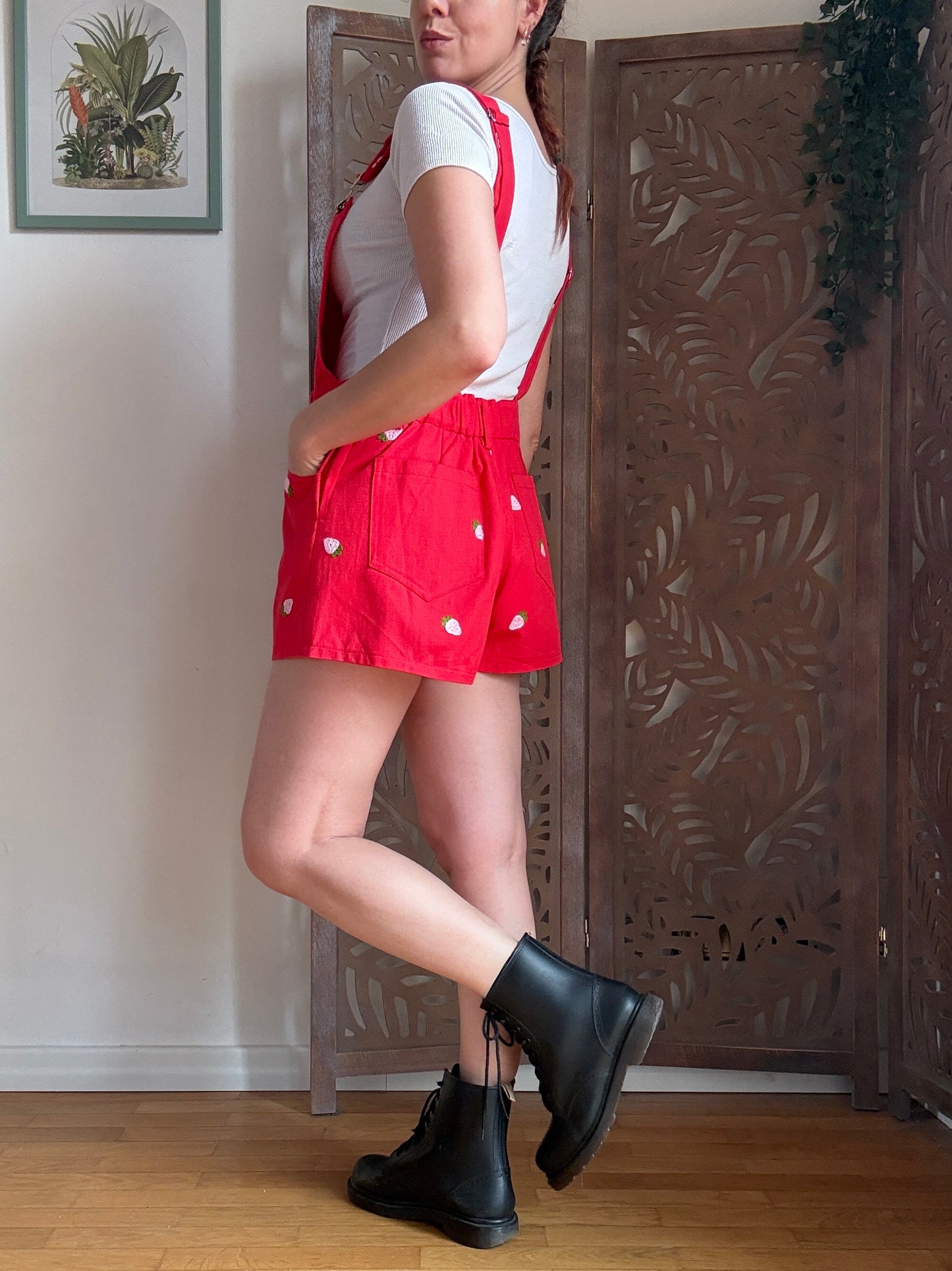 Salopette Corta in Cotone con Fragole – Strawberry Summer