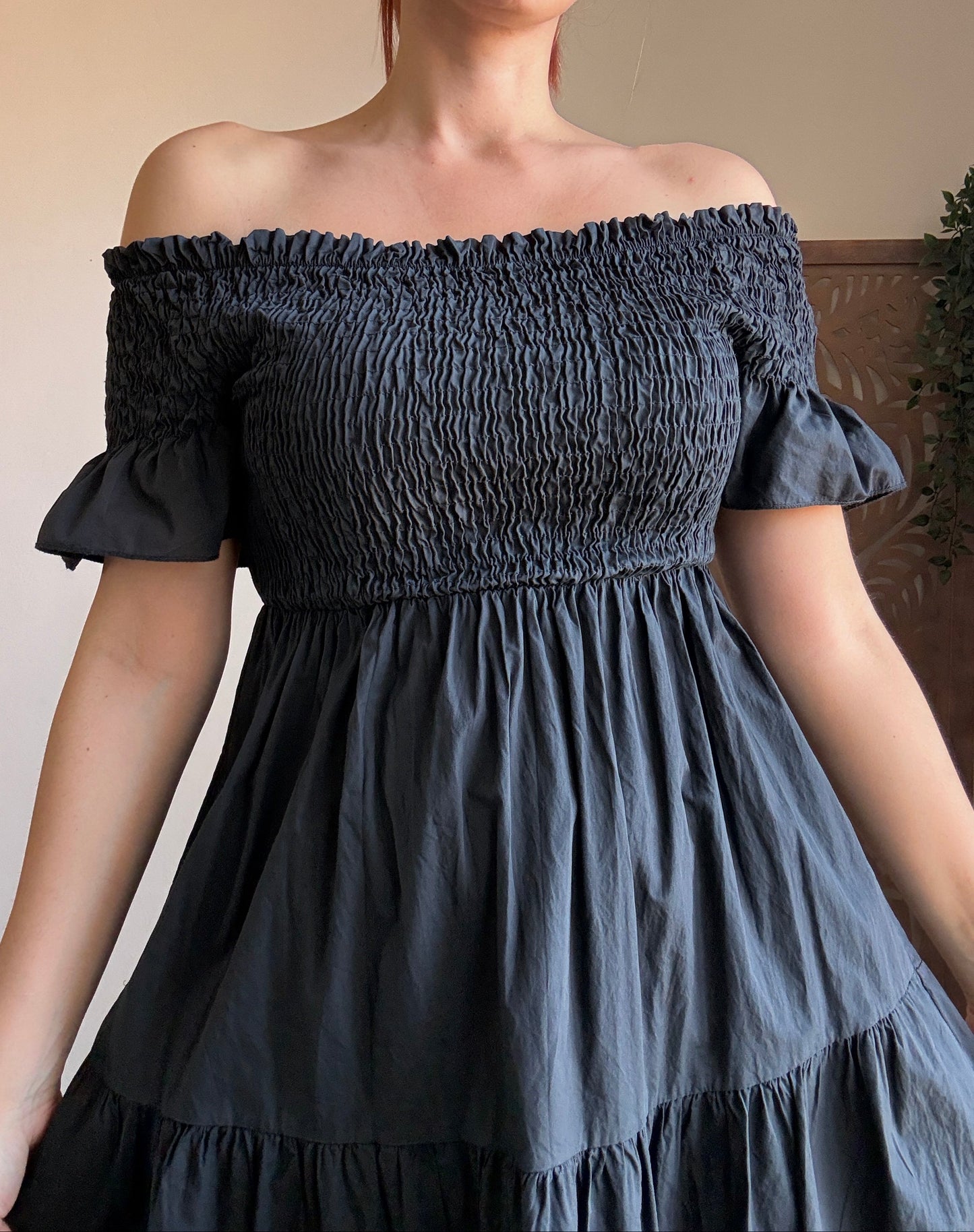 Vestito Lungo Balze in Cotone con Scollo a Barca e Corpetto Elastico - In 2 Colori