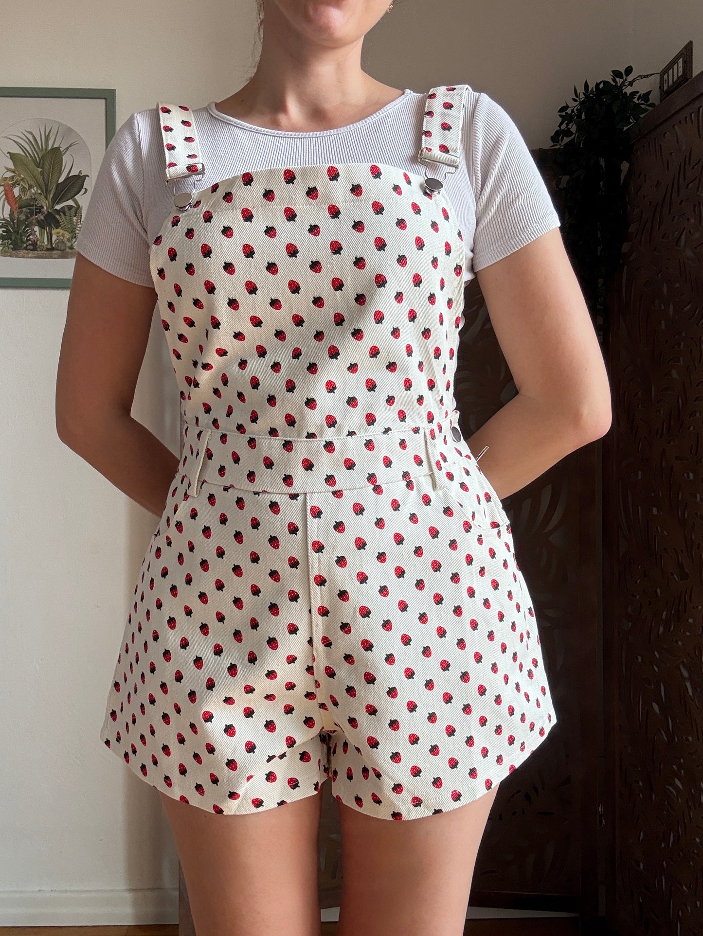 Salopette Corta in Cotone con Fragole – Strawberry Summer