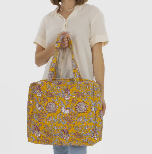 Borsa in cotone trapuntato floreale con zip e bordi stondati in 3 colori