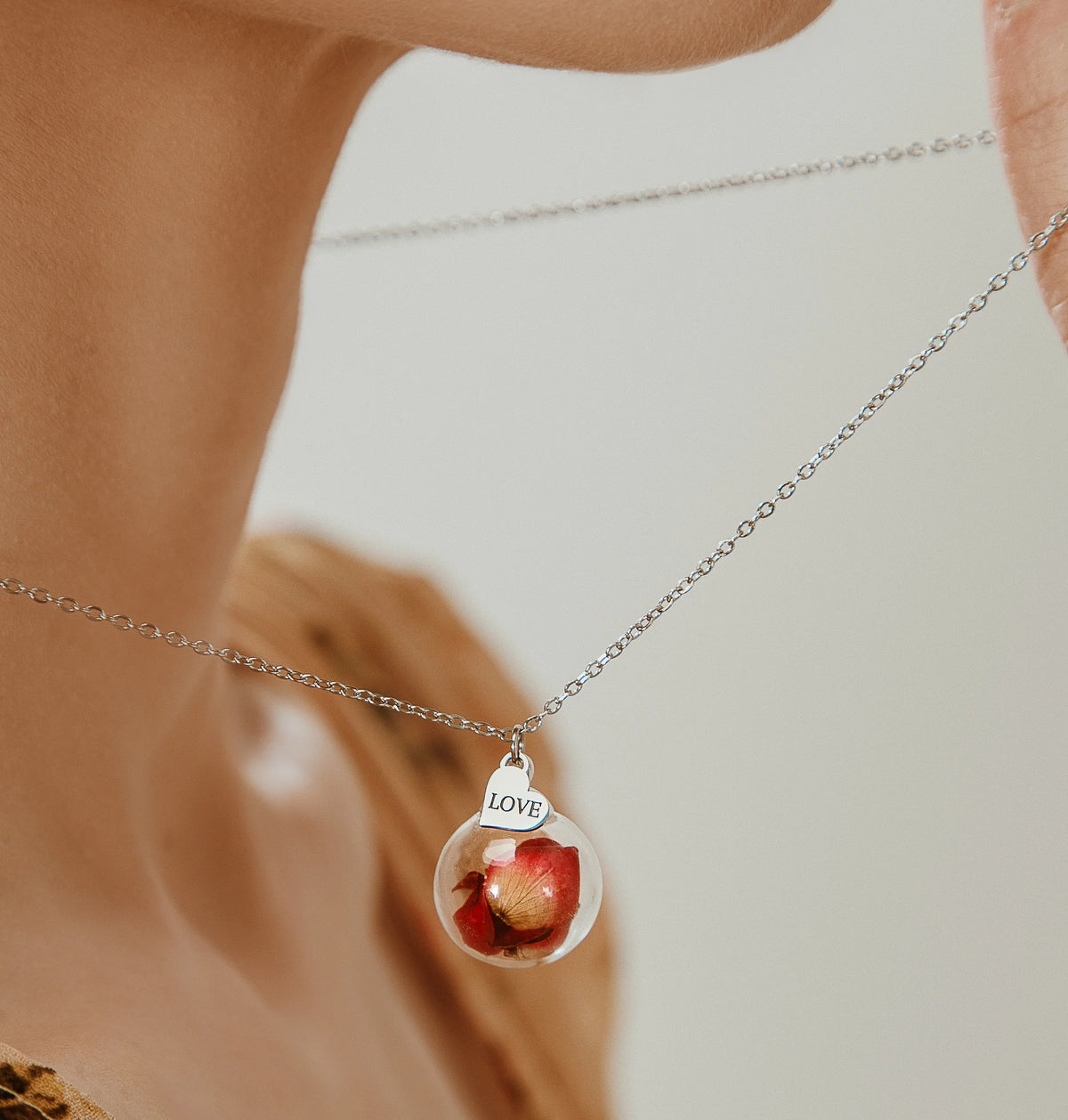 Collana dell’amore e dell’amicizia con petali di Rosa