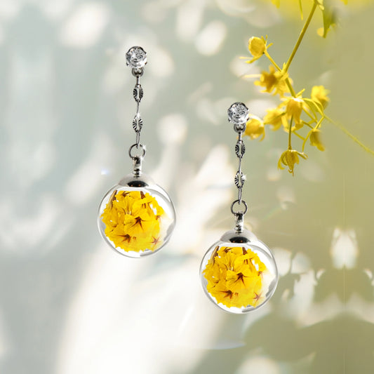 Orecchini della resilienza con veri fiori di Limonio