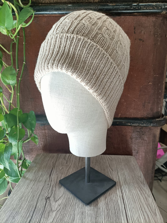 Cappellino unisex trecce in lana, viscosa e cachemire beige