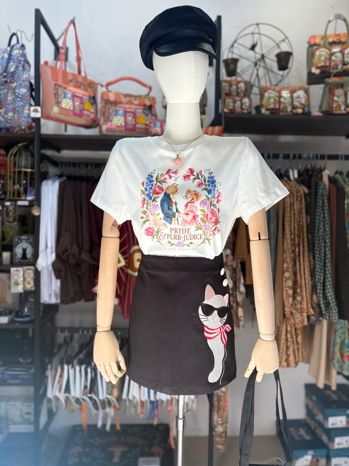 T-shirt Donna "Pride & Purr-Judice" (Jane Meowsten)