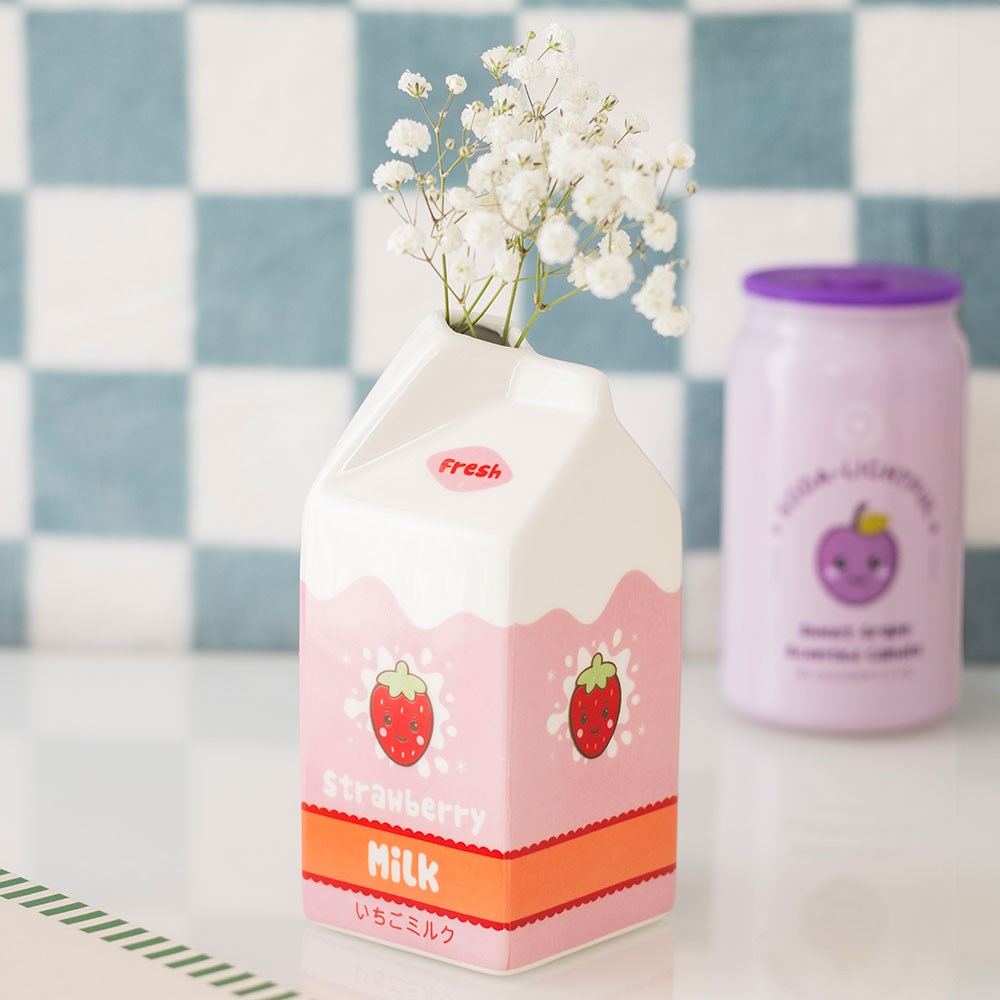 Vaso da fiori cartone di latte alla fragola
