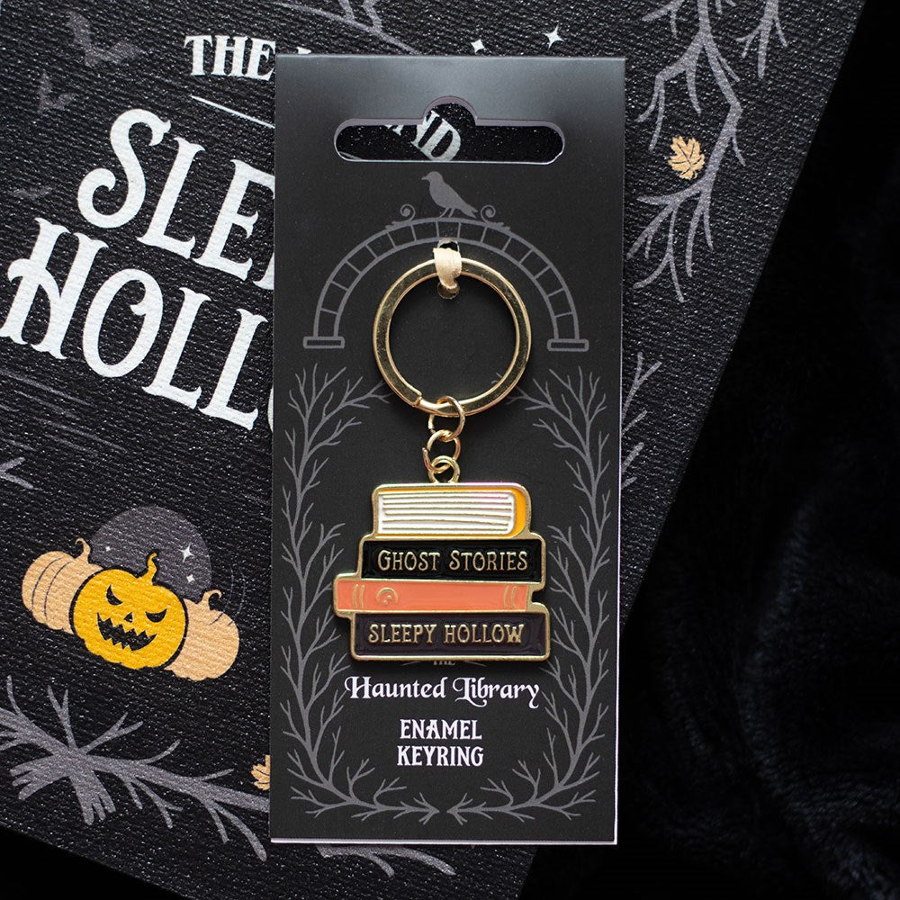 Portachiavi Smaltato "The Haunted Library" – Pila di Libri Gotici