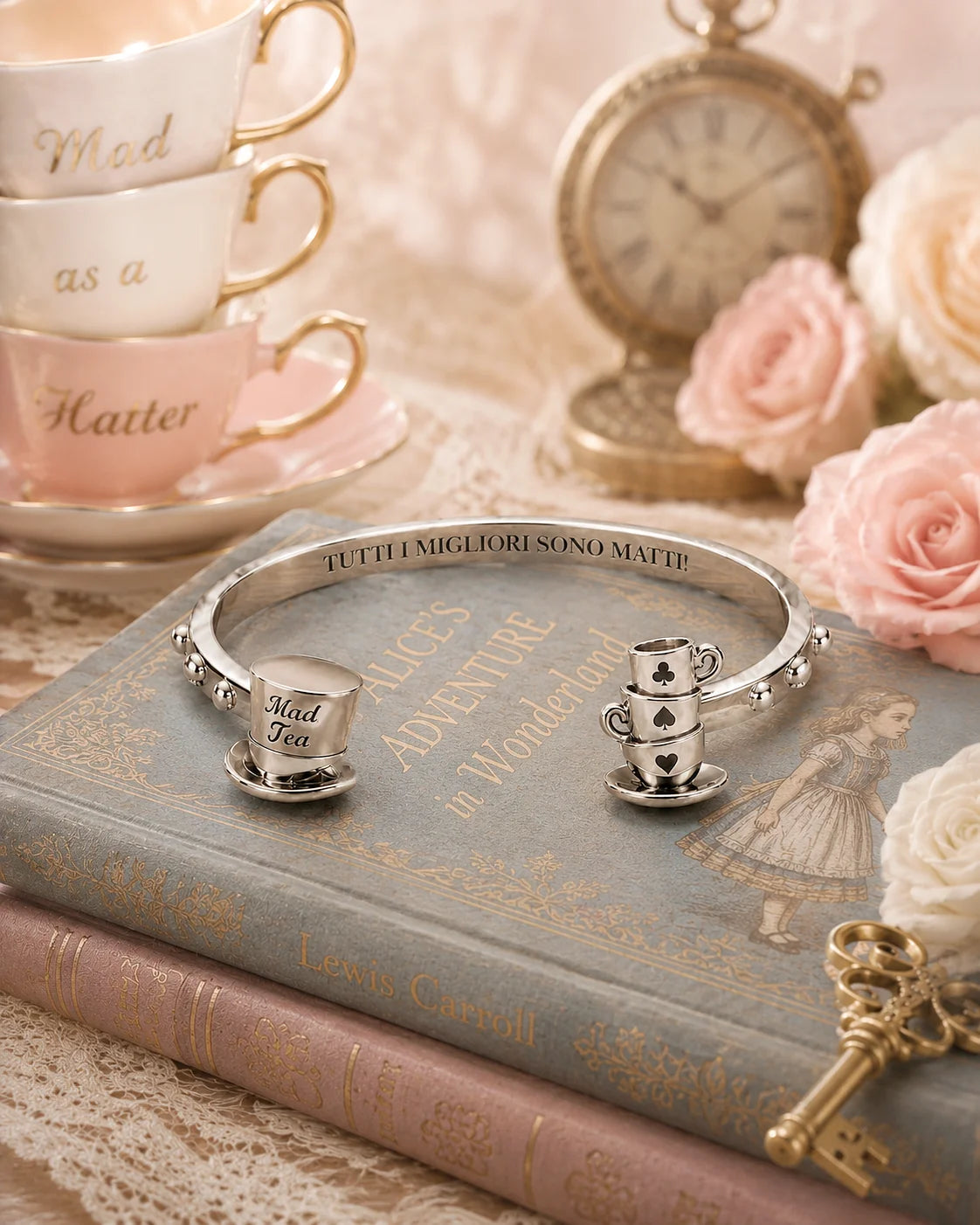 Bracciale “Tutti i migliori sono matti!” con cilindro e tazzine in acciaio 316L