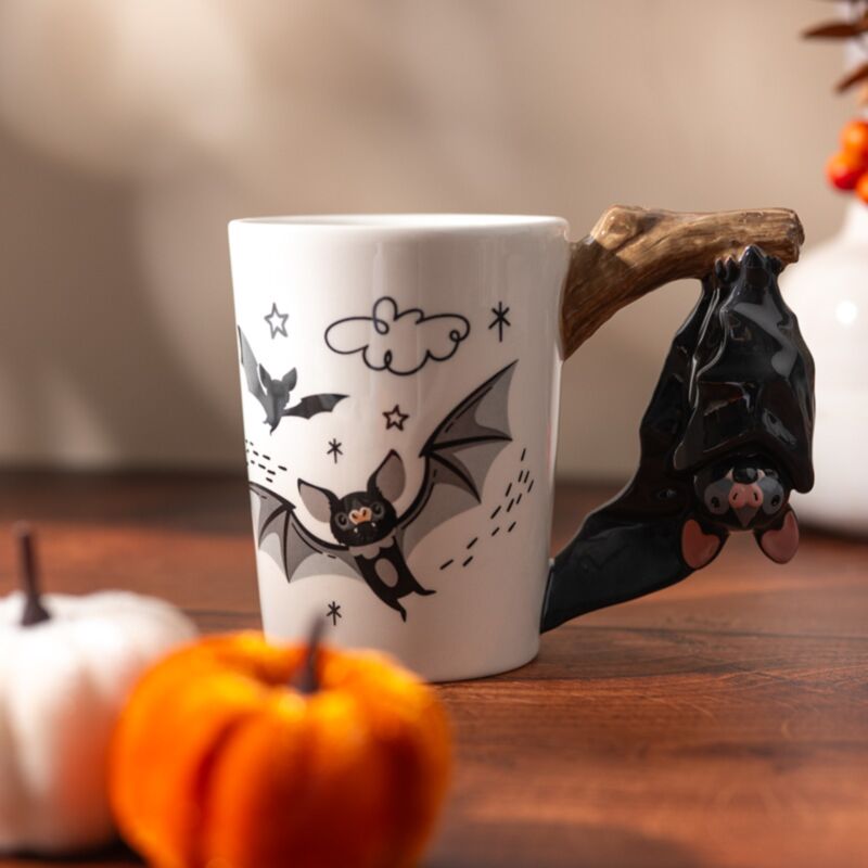 Tazza in Ceramica con Manico a Forma di Pipistrello