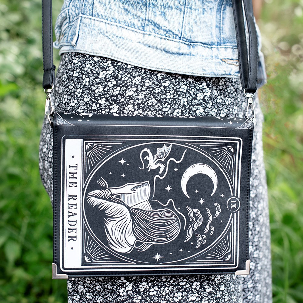 Borsa a Tracolla Gotica “The Reader” – Stile Tarocchi in Ecopelle