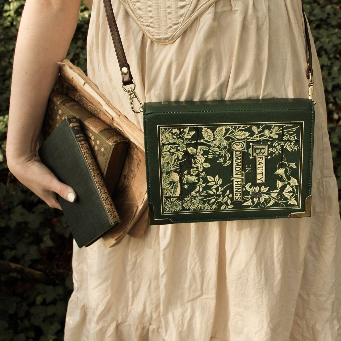 Borsa a tracolla Beauty in Common Things Book: Grande