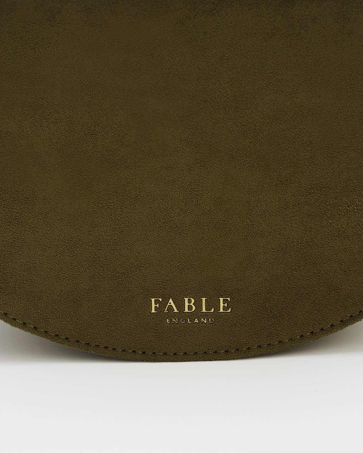 Borsa a sella Charlotte Meadow ricamata in suedette kaki - Fable England