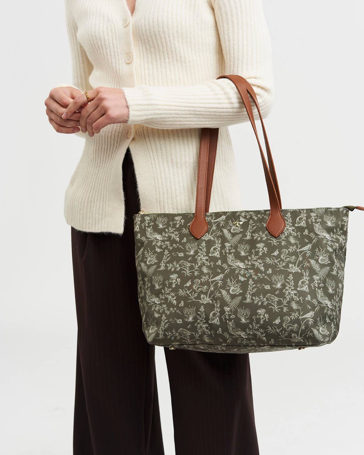 Borsa tote Edith Orla Scene stampata kaki - Fable England