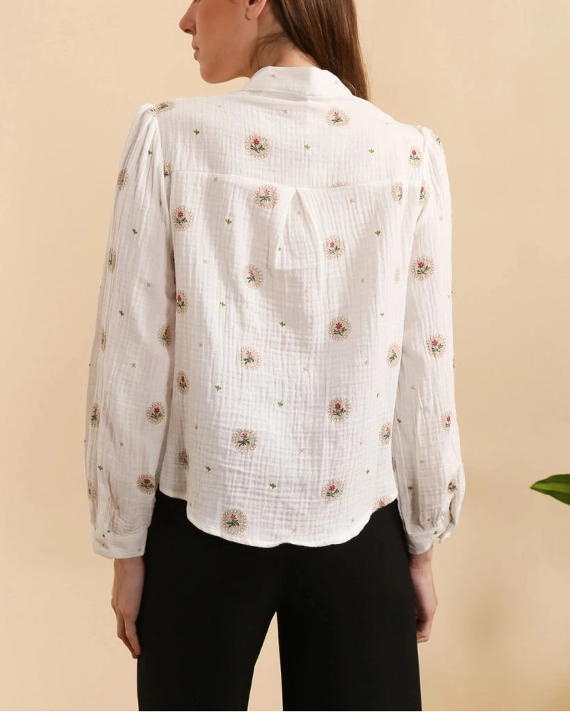 Blusa bohémien francese romantica in mussola di cotone con ricami floreali -  in 2 colori