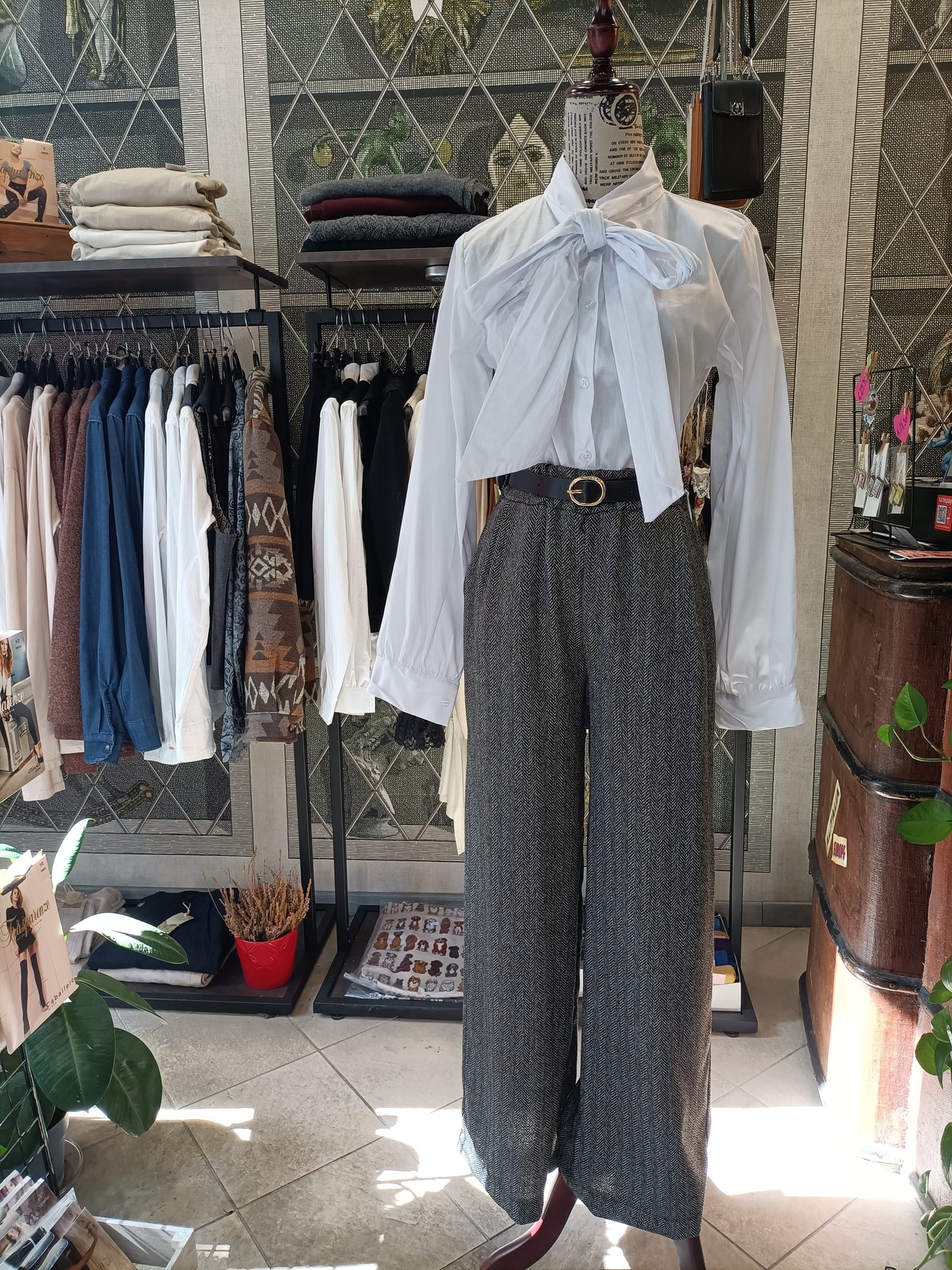 Pantaloni wide leg a spina di pesce con cintura grigi